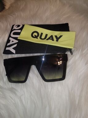 QUAY Hindsight Sunglasses in Black w/ Green Gradient Lenses
